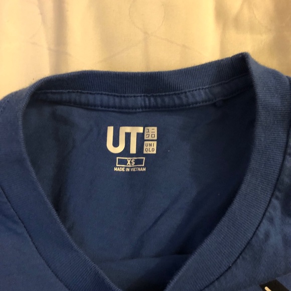 4/$20 Uniqlo Men’s Tshirt - Picture 3 of 3